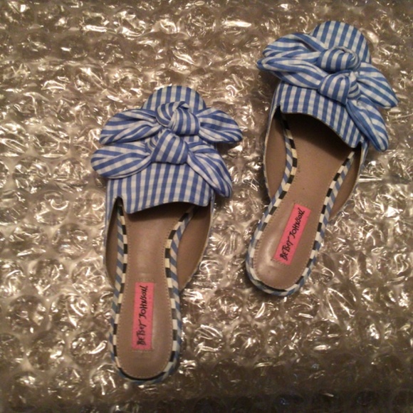 Betsey Johnson Slippers - Picture 3 of 5